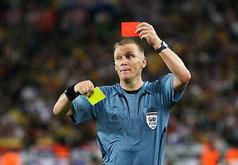 What does a red card mean in soccer? Find out – All Soccer